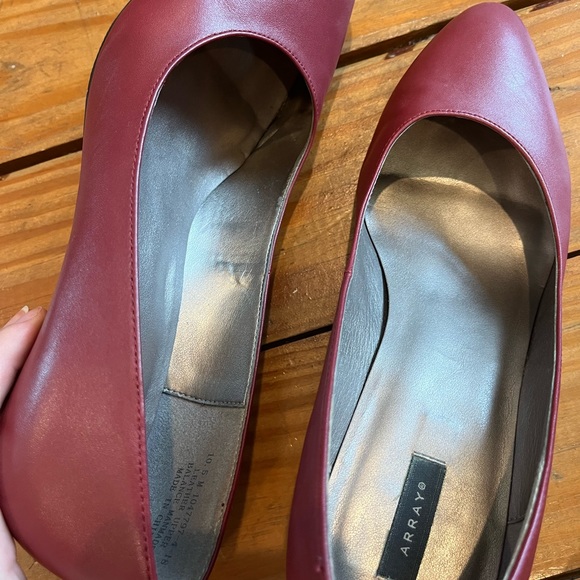 (388) ARRAY RED HEELS - Picture 6 of 9